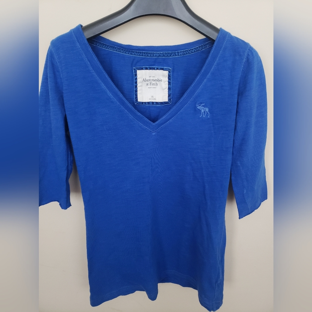 Abercrombie and Fitch Quarters length Blue V neck Top Size XS